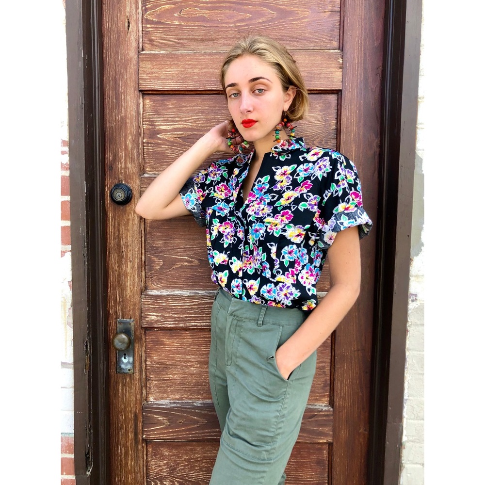 Medium button up - Picture 2 of 3
